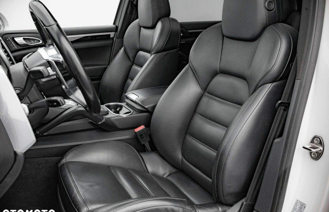 Porsche Cayenne cena 229900 przebieg: 99999, rok produkcji 2016 z Biskupiec małe 742
